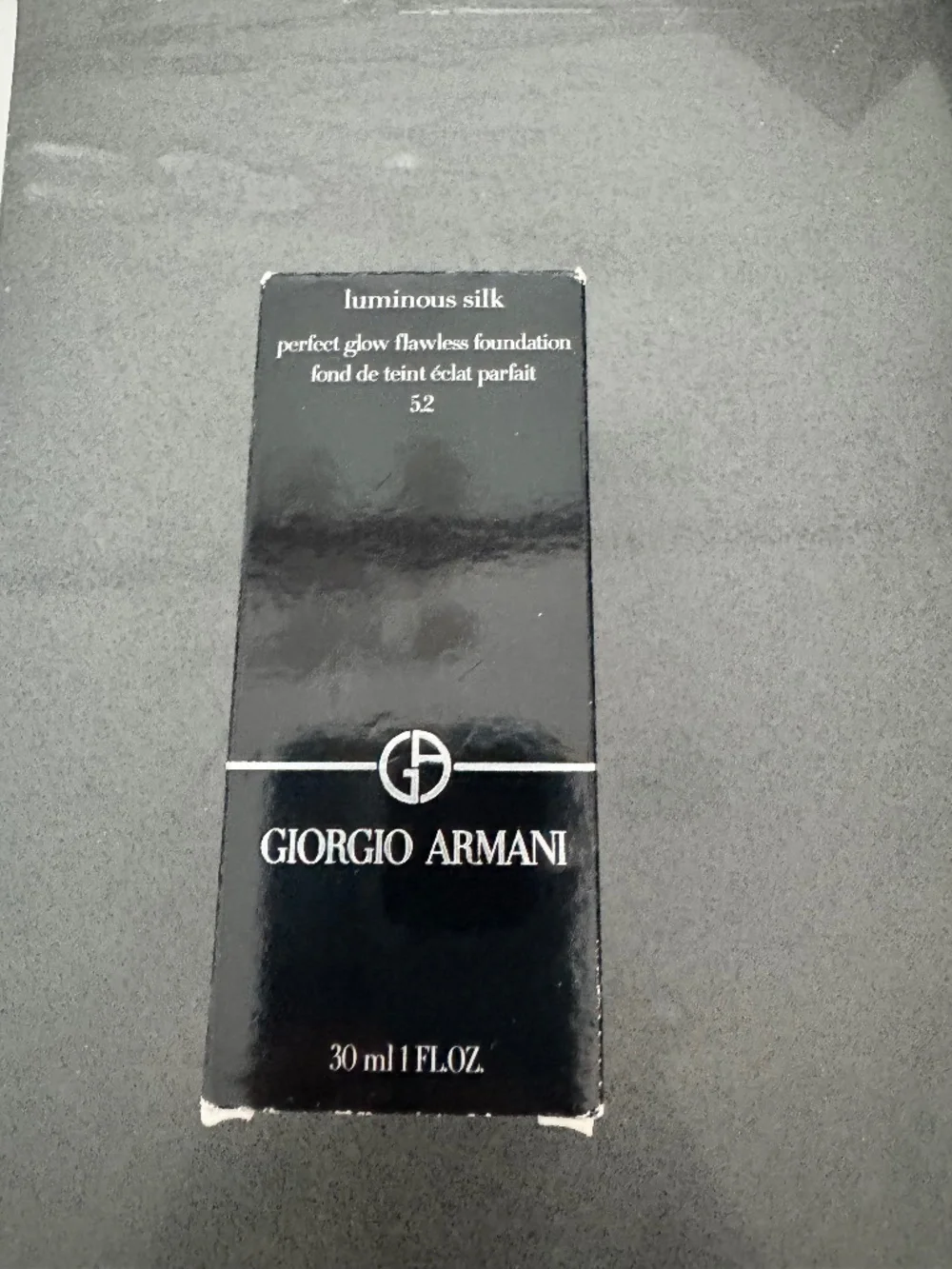 GIORGIO ARMANI LUMINOUS SILK FOUNDATION - shade 52